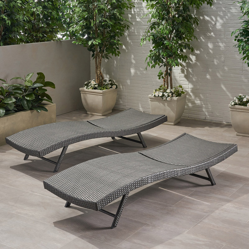 Pe Wicker Chaise, Gray