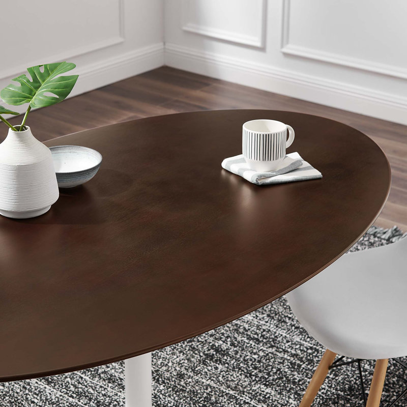 Table de salle à manger Akendra, L 60 po x L 60 po, Noyer, Standard (hauteur de 28,5 po)
