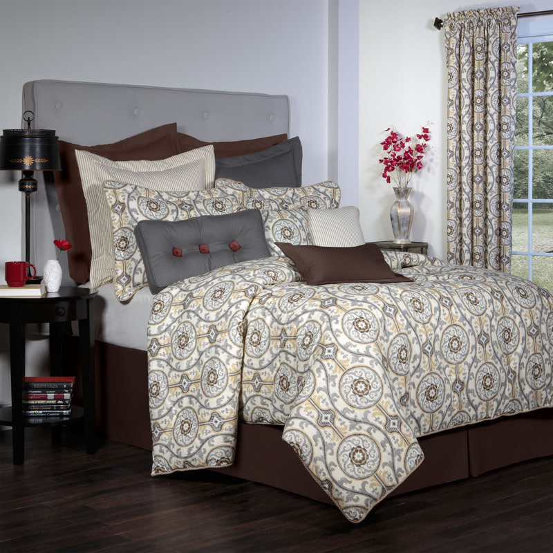 Izmir Traditional Geometric Shapes Comforter, California King Comforter + 3 Additional Pieces, 18"