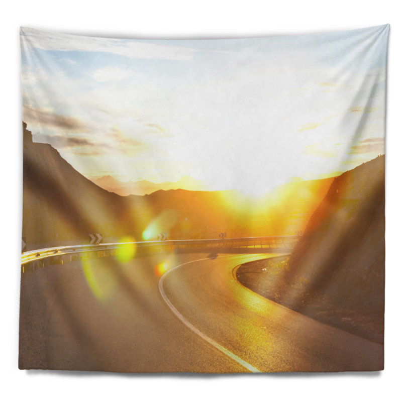 Paysage, route jaune sous une tapisserie coucher de soleil, H 78 po x l 92 po