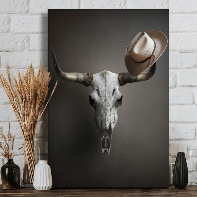 Toile de crâne de taureau avec un chapeau de cowboy
