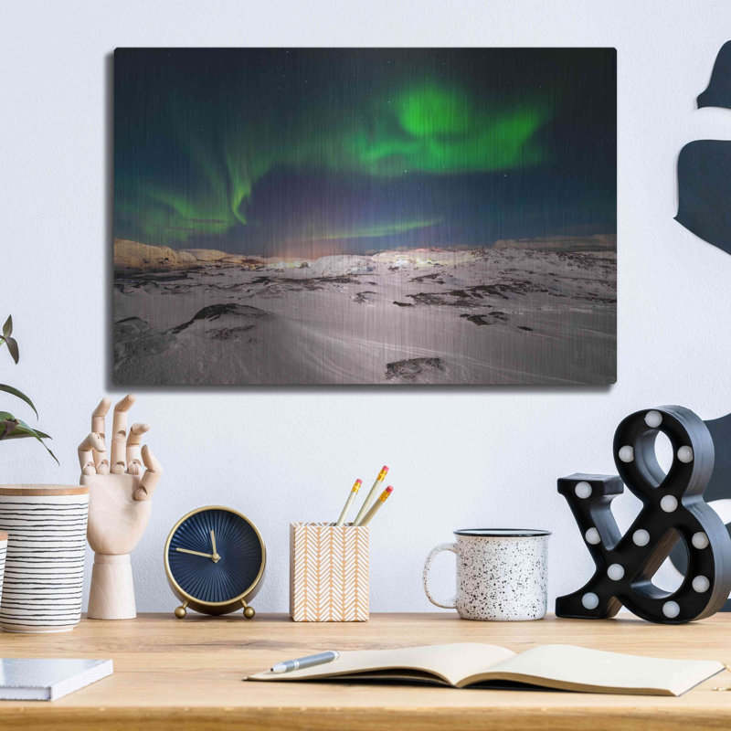 «Northern Lights On The Arctic Ocean Shore 2» par Luxe Portfolio, art mural en métal, H 12 po x l 16 po