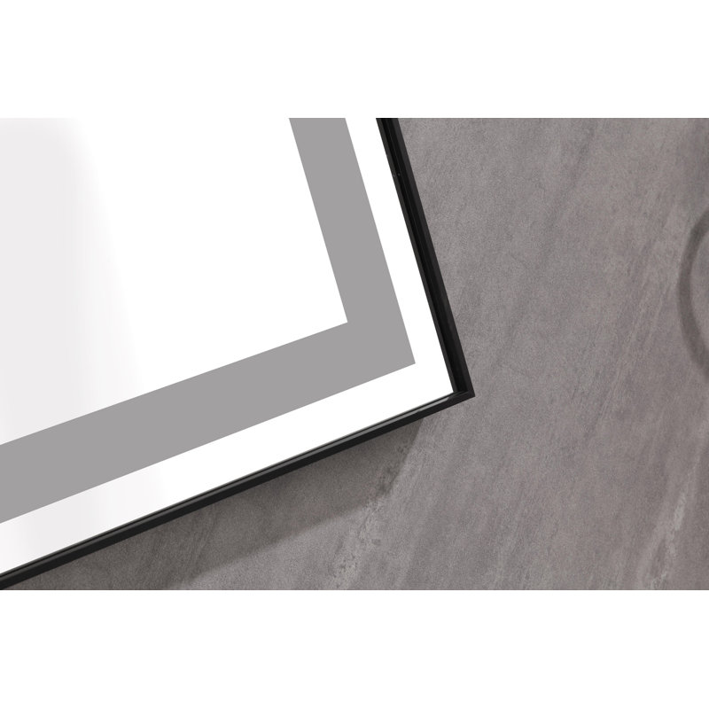 Le miroir à DEL de 96 po x 36 po est multifonctionnel et chaque fonction est contrôlée par un bouton tactile intelligent.