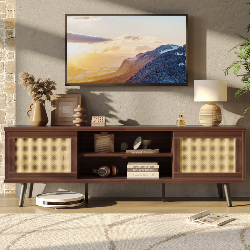 Meuble télé pour téléviseur de 70 po ou moins avec porte coulissante en rotin Mataia Boho, Cerisier