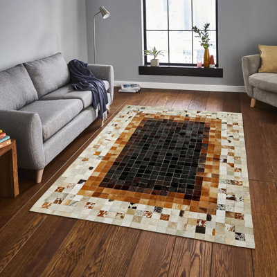 Tapis en cuir de vache brun à carreaux