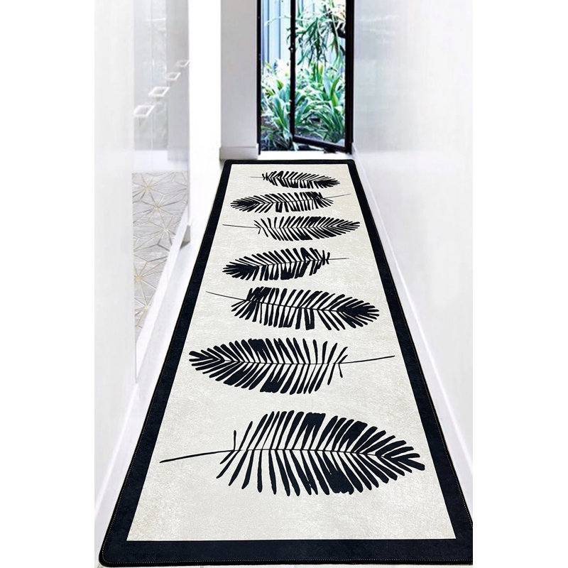 Theophania Floral Machine Woven Polyester Area Rug in Black/White, Rectangle 4'7" x 6'3"