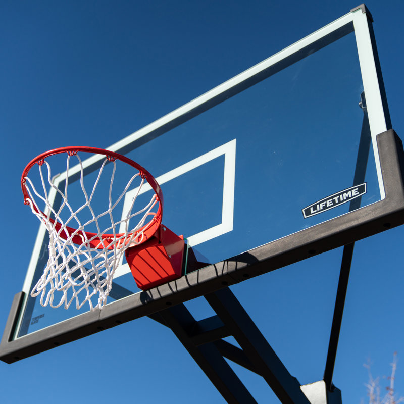 Panier de basketball réglable en hauteur à boulon 72 po Lifetime Mammoth (panneau en verre trempé)