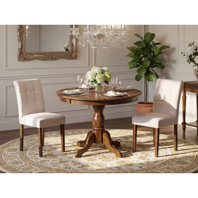 L'ensemble de table de salle à manger 3 pièces comprend une table de style Mid-Century et 2 chaises de salle à manger modernes en tissu de brume beige et noyer antique