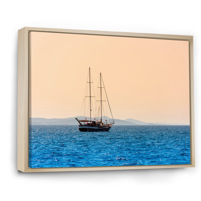 «Lonely Saililier Sails Sea Dawn» - Bateau à voile, art mural