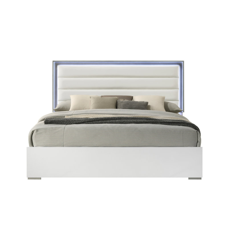 Lit double contemporain avec tête de lit à DEL et fabrication en bois, offrant un mélange de style moderne et de confort pour votre chambre à coucher.