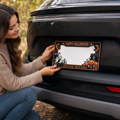 Décoration d'Halloween : Cadre de plaque d'immatriculation décoratif sur le thème de la citrouille et du fantôme, à installer lors d'une fête d'Halloween. Accessoires extérieurs pour voiture.