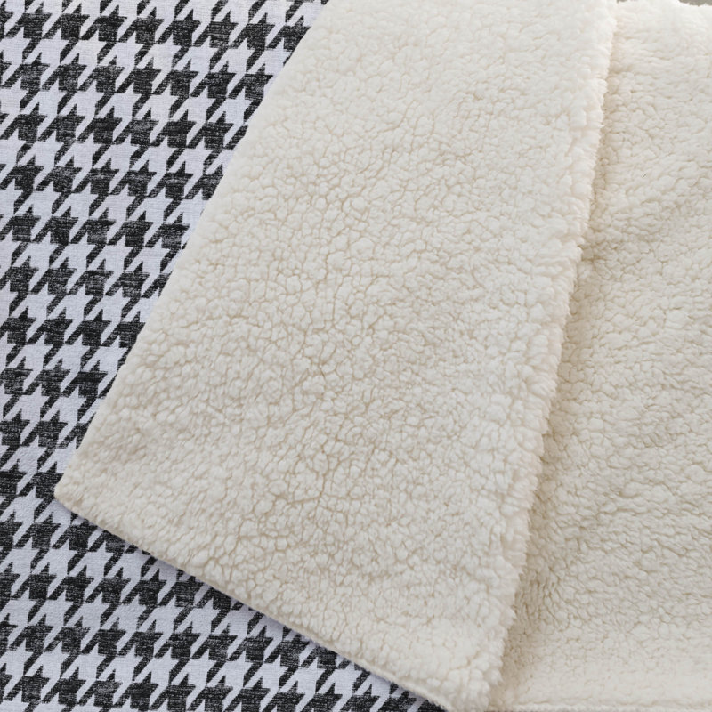 Couverture en sherpa noire One Pixie Street, 127 x 178 cm, noire, Blacks Blanc