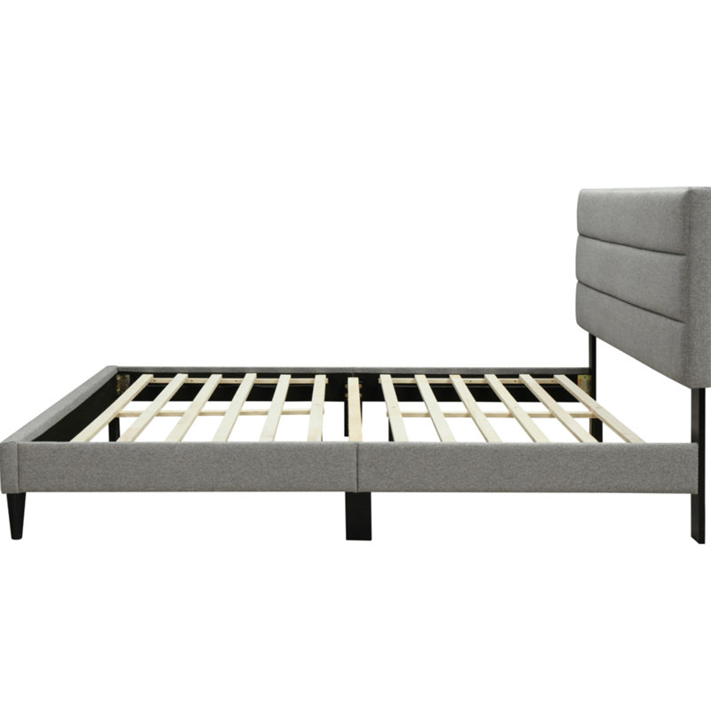 Grand lit dans une boîte en tissu gris avec tête de lit Channel