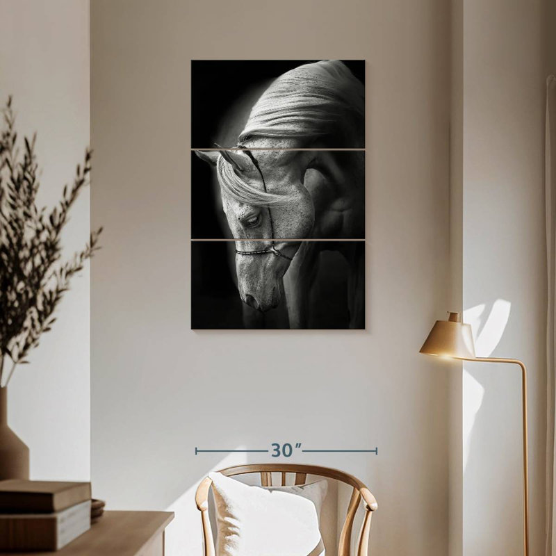Étalon blanc pur, H 57 po x l 36 po