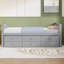 Lit de jour pleine grandeur avec lit gigogne simple et tiroirs de rangement, structure en métal moderne pour des solutions de sommeil peu encombrantes.-1252820767