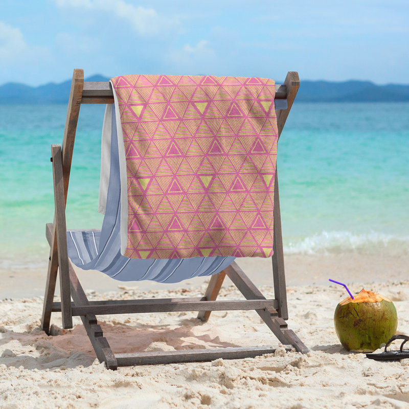 Serviette de plage classique à motif de triangles dessinés à la main, Rose/jaune
