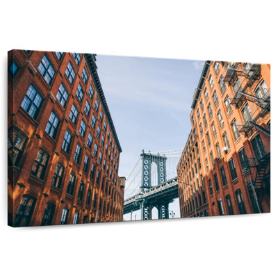 Lilie Manhattan Bridge Street Scenery