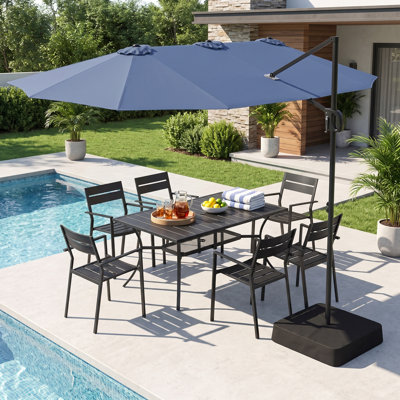 Ensemble de salle à manger d'extérieur pour 6 personnes avec chaises empilables avec accoudoirs et parasol rectangulaire déporté de 4 m