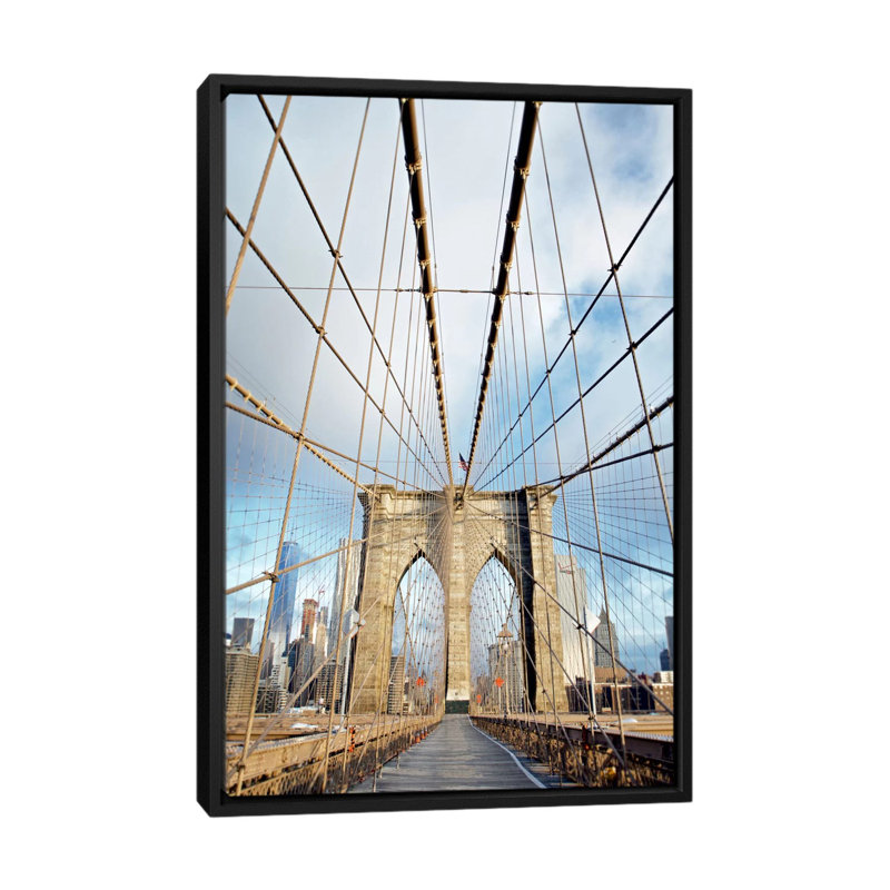 «Brooklyn Bridge Walkway I», reproduction de photo sur toile, H 26 po x l 18 po x P 1,5 po, Toile avec cadre noir
