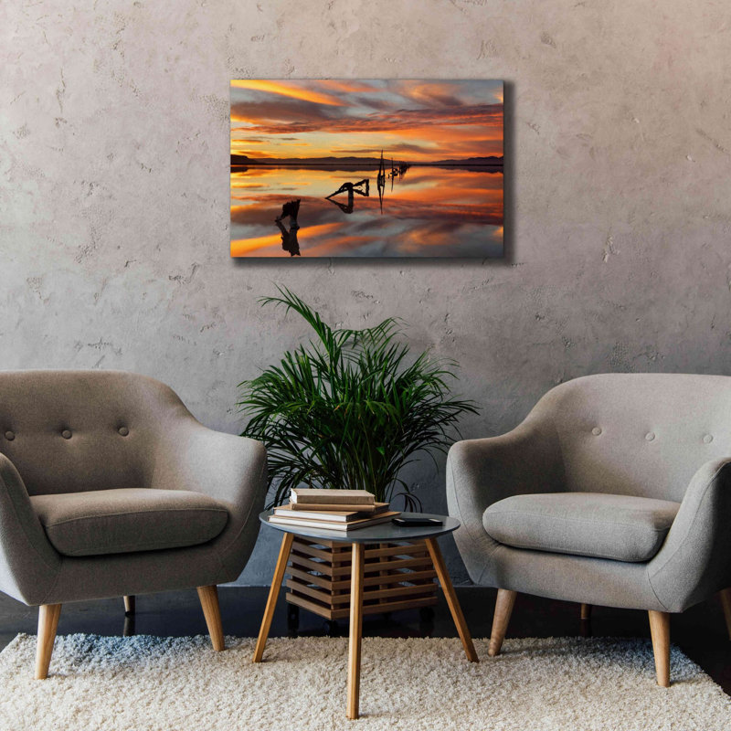 «Great Salt Lake Pilings Sunset» par Mike Jones, estampe numérique sur toile, H 26 po x l 40 po x P 1,5 po