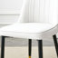 Ensemble de table et de chaises. Ensemble de salle à manger en verre trempé transparent de luxe subtil - avec chaises en polyuréthane blanc. Pieds de table en panneau de fibres à densité moyenne en forme de V. Apportez une expérience de maison confo-144583276