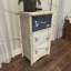 Petite commode en bois Filomena avec 3 tiroirs numérotés et poignées en corde