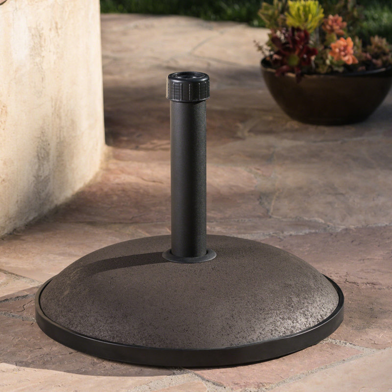 La base de parasol en béton de 66 lb, offre un support stable pour un parasol de 10 pieds, un support robuste brun, convient à 10 pieds de manière fiable,