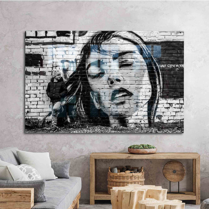 Décoration murale chic en verre trempé mettant en vedette le portrait d'une femme de style graffiti artistique pour les intérieurs contemporains