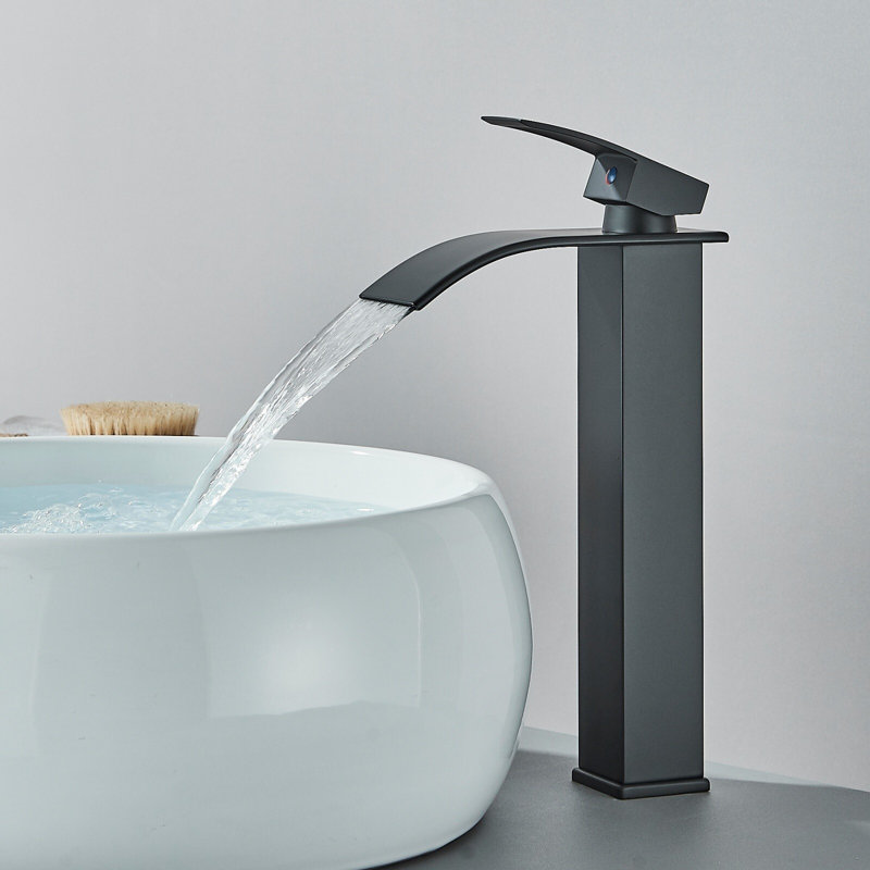 Robinet de lavabo à vasque Mosson haut, noir mat, style cascade, avec poignée unique et bonde escamotable.