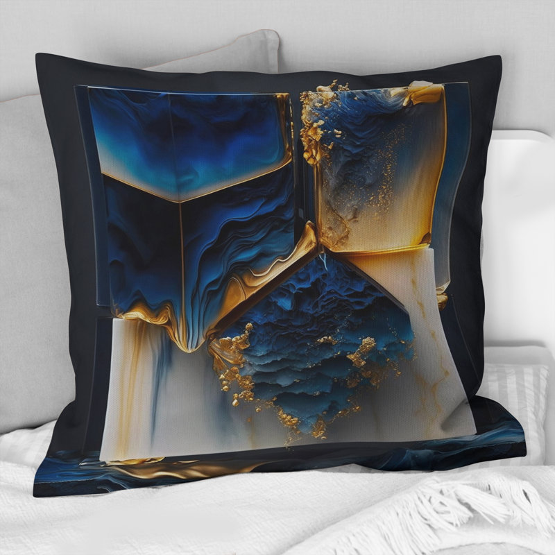 Forme géométrique abstraite en marbre doré et bleu II - Coussin décoratif à imprimé abstrait en marbre
