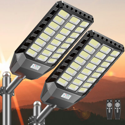 Éclairage extérieur IP66 à DEL pour la maison (ensemble de 2) avec panneaux solaires, crépuscule à l'aube, avec capteur de mouvement, télécommande, 5000 W, 36 000 lumens, imperméable à l'eau pour le stationnement dans la cour