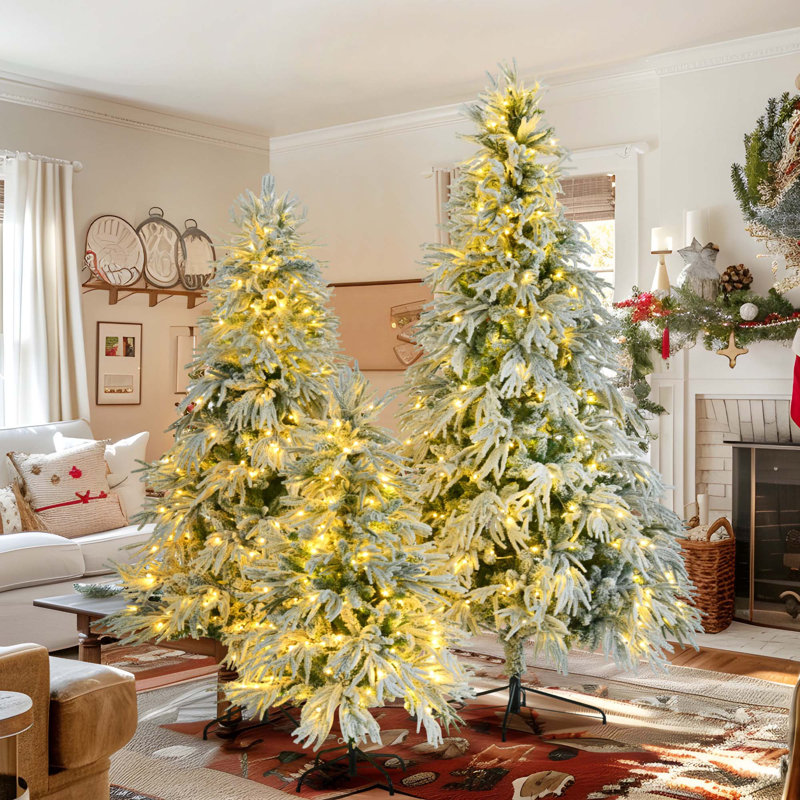 Ensemble d'arbre de Noël enneigé avec sapin pré-éclairé - 4 pi, 6 pi, 7,5 pi avec 800 lumières DEL jaune chaud et colorées et 8 modes de clignotement