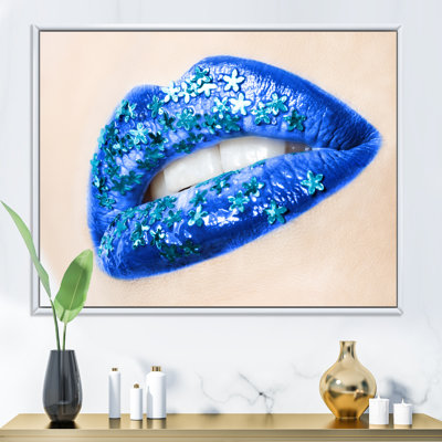 «Beautiful Femel Lips Blue with Flowers» - photographie sur toile