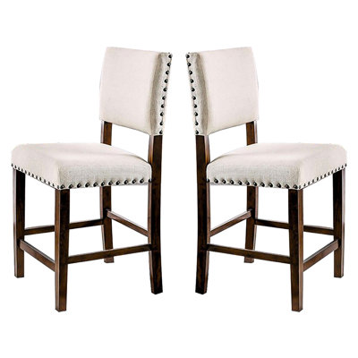 2 chaises rembourrées en lin avec garniture cloutée, cerisier brun et touche industrielle pour une salle à manger familiale haut de gamme
