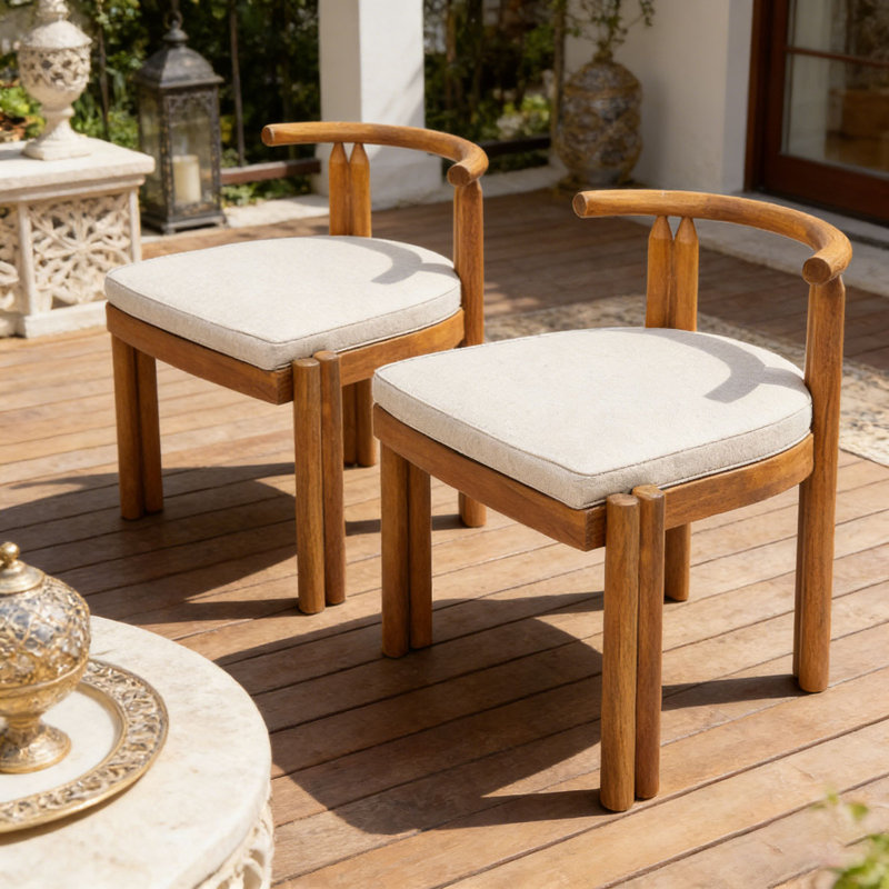 Chaise en bois sans accoudoirs