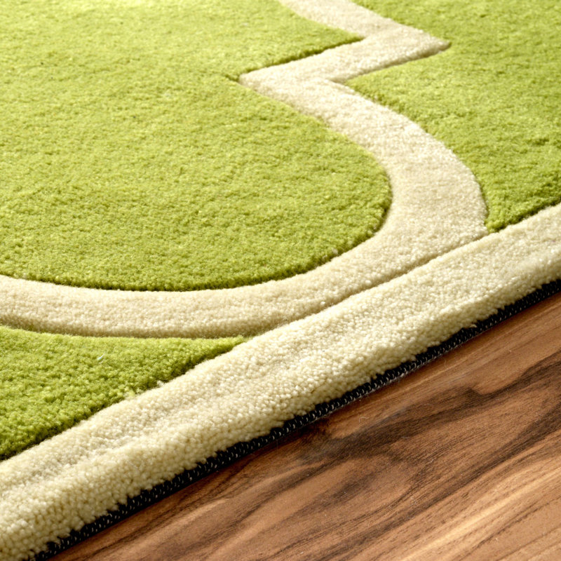 Tapis géométrique vert / ivoire Kleiner, 7 pi 6 po x 9 pi 6 po