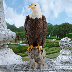 Statue d'aigle belle statue d'un aigle sur un tronc à tête blanche pour  l'intérieur ou