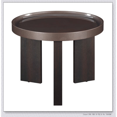 Table de bout en chêne foncé foncé ultrabrillant et fumé avec une fabrication durable et un design élégant pour les intérieurs modernes