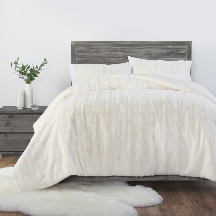 UGG Alondra Faux Fur Reversible Comforter Set & Reviews - Wayfair Canada