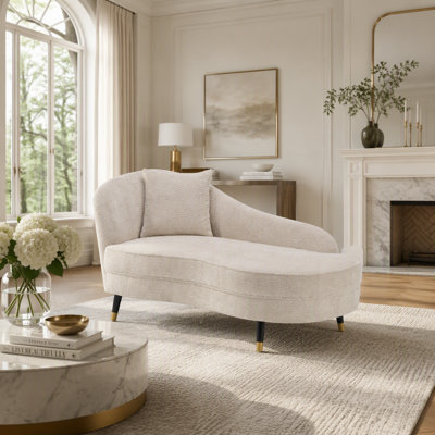 Chaise longue moderne incurvée avec revêtement doux et ergonomique pour des espaces de détente intérieurs élégants