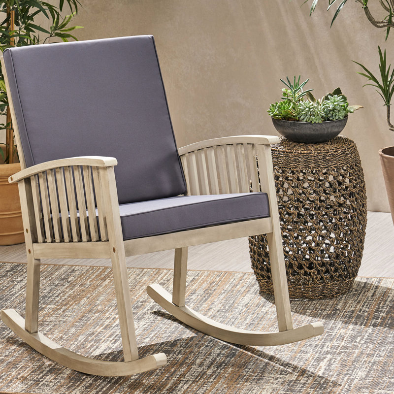 Chaise berçante rembourrée rustique en bois massif gris avec coussins de siège pour les loisirs