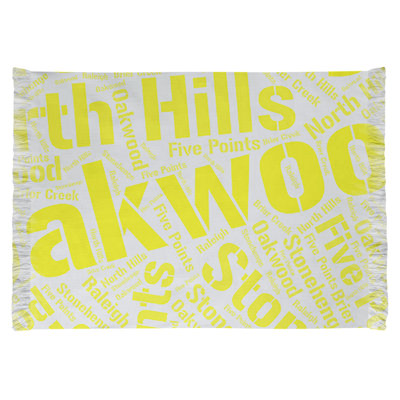 Tapis jaune à tissage plat
