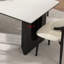 Table de salle à manger et chaises élégantes et modernes-105632701