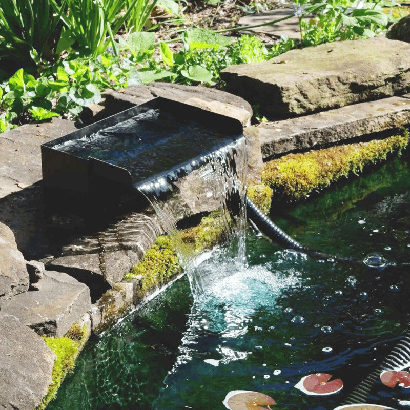 Étang, cascade