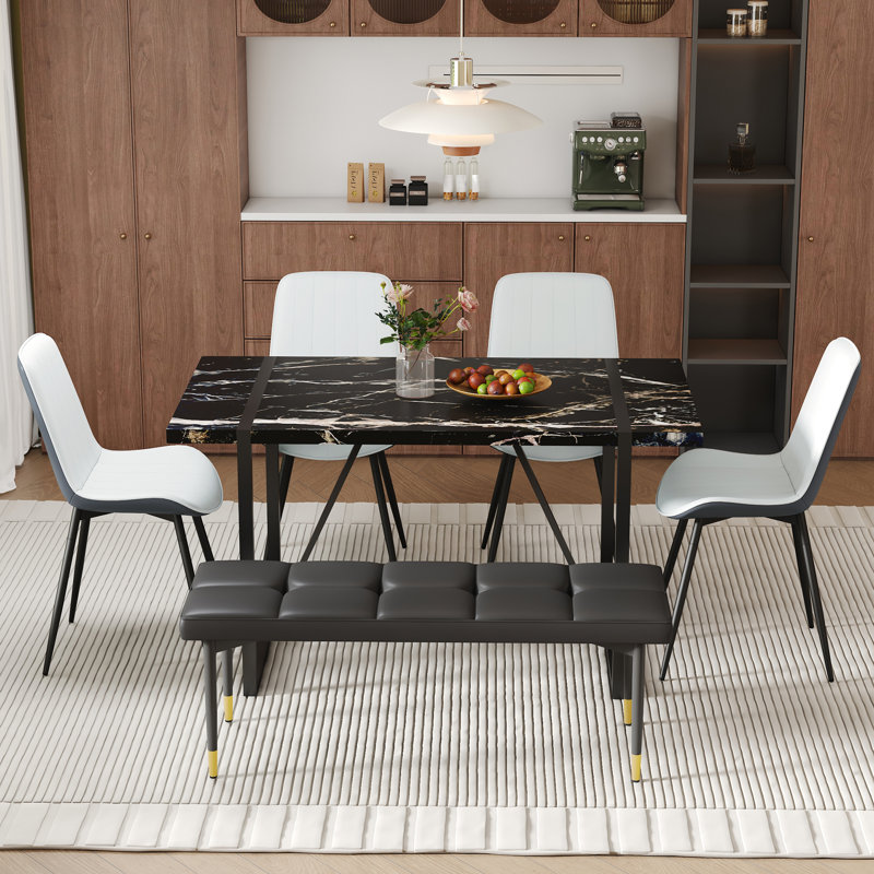 Ensemble de table et de chaises. Ensemble de table de salle à manger moderne en MDF à motif de marbre noir - 55 po x 31,4 po avec 4 chaises de salle à manger en polyuréthane et 1 banc, un choix de luxe subtil pour les maisons modernes.