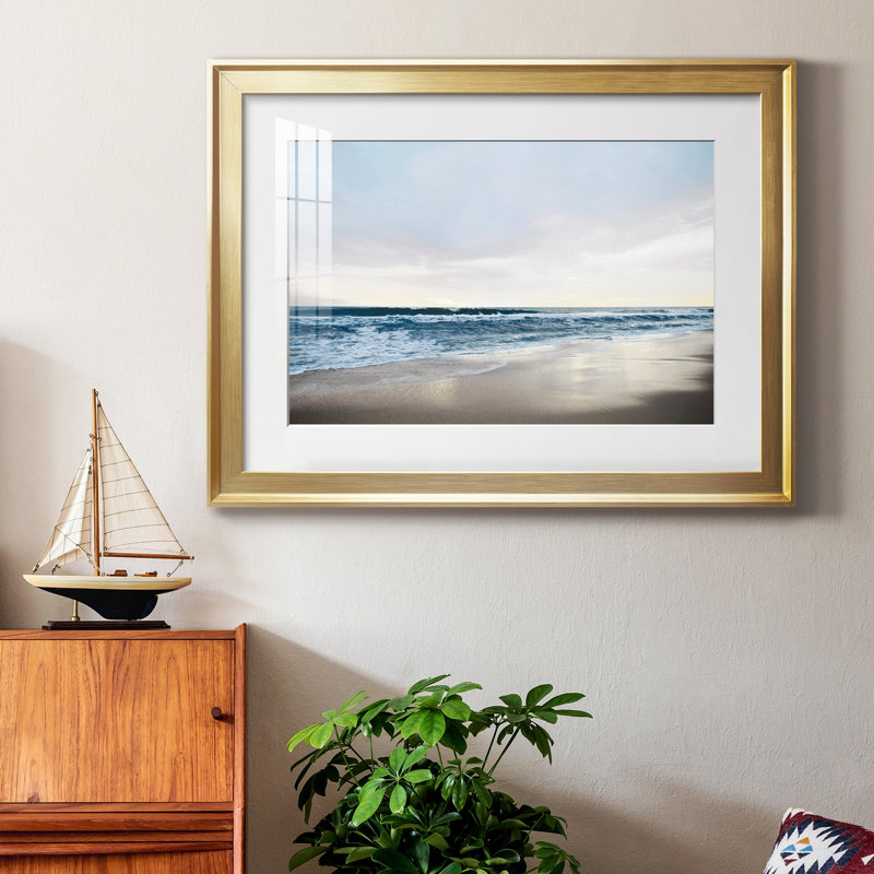 Shimmering Dawn - reproduction de photo encadrée, Papier avec cadre doré, H 18,5 po x l 24,5 po x P 1,5 po
