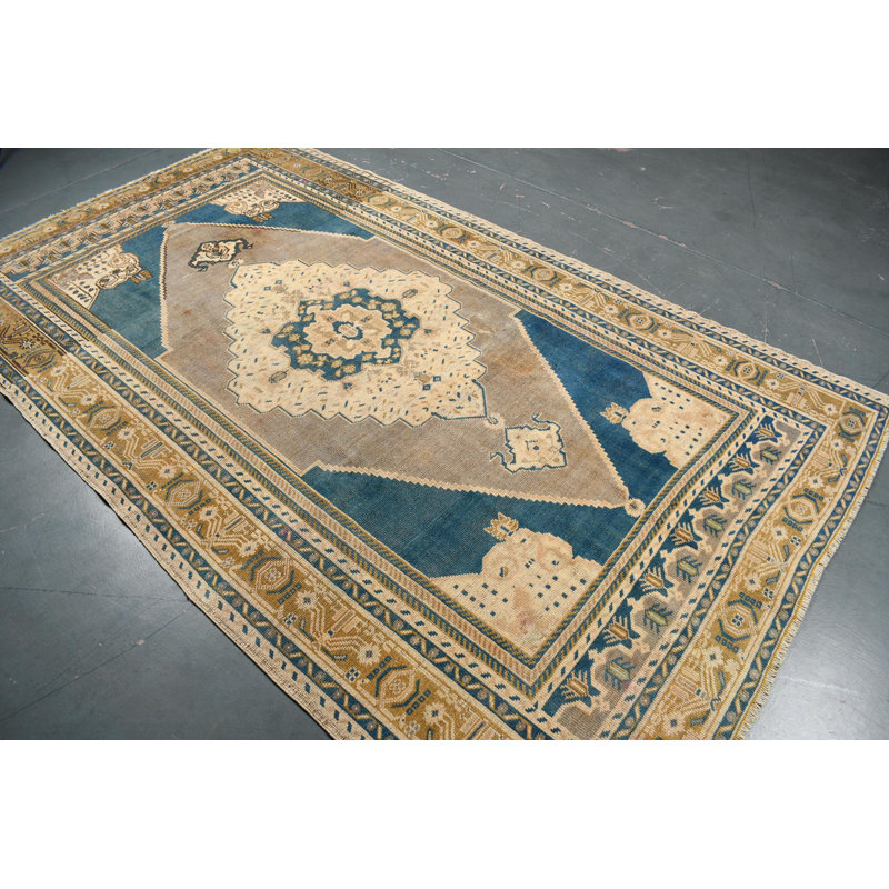 Tapis turc rétro tissé à la main avec des motifs traditionnels distinctifs pour le décor du salon