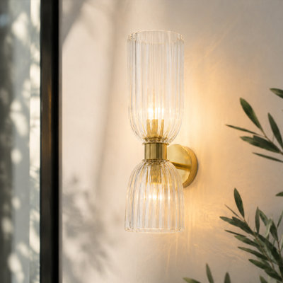 Éclairage pour meuble-lavabo de salle de bain 2 lumières avec abat-jour en verre cannelé et finition laiton brossé