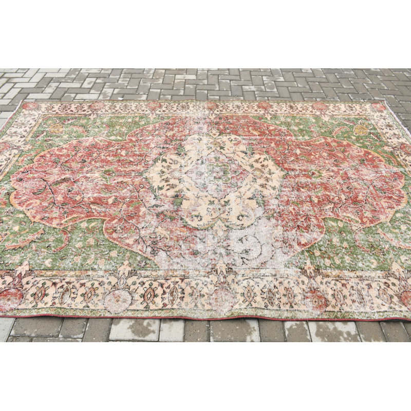 Grand tapis turc rétro idéal pour accentuer votre espace de vie avec ses motifs complexes et ses teintes chaudes