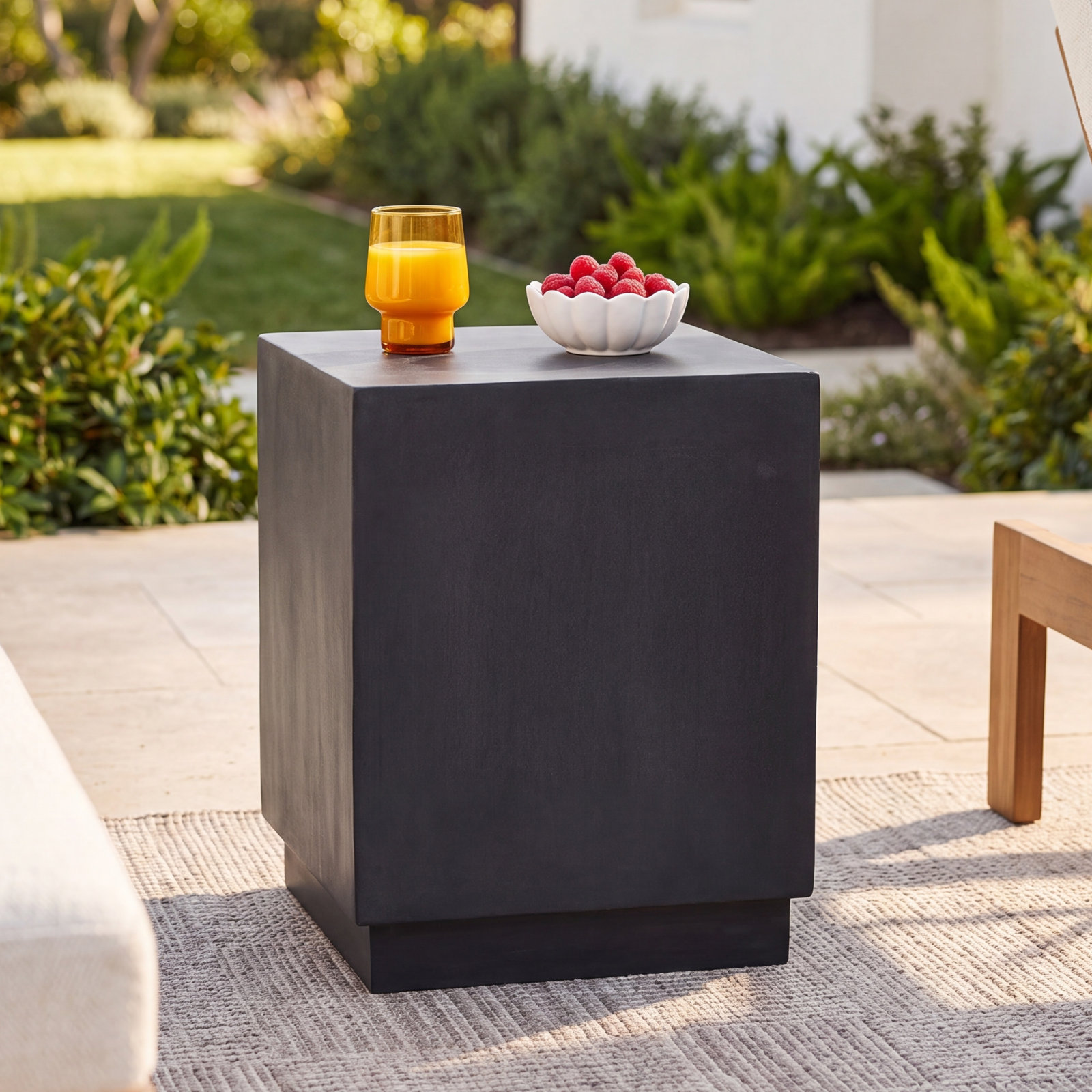 Novato 13" Patio Side Table